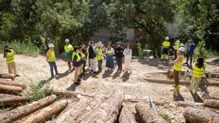 La alcaldesa de Zaragoza, Natalia Chueca, en la visita de este viernes a las obras del corredor del Huerva. / Ayuntamiento de Zaragoza