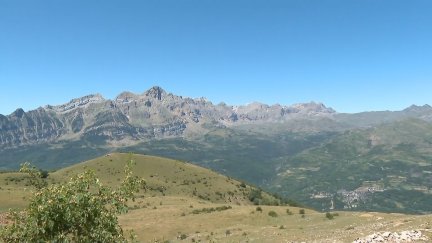 La telecabina Formigal-Panticosa permite disfrutar de las espectaculares vistas del pueblo y el valle / Aragón TV