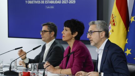 Rueda de prensa convocada tras la reunión semanal del Consejo de Ministros, este martes. / EFE/ J.J. Guillén