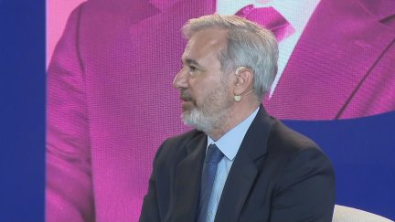 Jorge Azcón ha participado en un encuentro en la sede de El Periódico, en Barcelona. / Aragón Tv