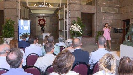 El Ayuntamiento de Zaragoza ha conmemorado este domingo el 47º aniversario del incendio del Hotel Corona de Aragón.