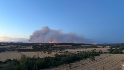 El incendio declarado en Orés (Zaragoza) ha obligado al desalojo preventivo de los vecinos del municipio, además de los de Asín y Luesia.