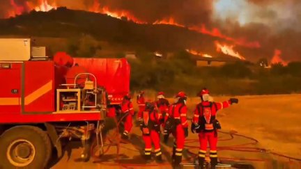 En la zona trabajan medios de INFOAR, del MITECO, bomberos de la DPZ, bomberos de Zaragoza, la UME y de comunidades autónomas colindantes