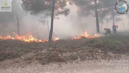 Labores de extinción del incendio de La Cerollera./ INFOAR