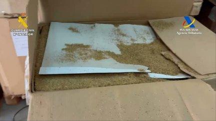 Los agentes han incautado 23 toneladas de picadura de tabaco, 38.000 cajetillas de cigarrillos y 90.000 euros en efectivo
