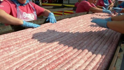 La longaniza se ha cocinado sobre una parrilla de 25 metros cuadrados