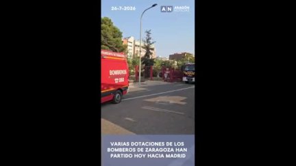 Varias dotaciones de los bomberos de Zaragoza colaboran en las labores de extinción de los incendios de Madrid y Ávila.