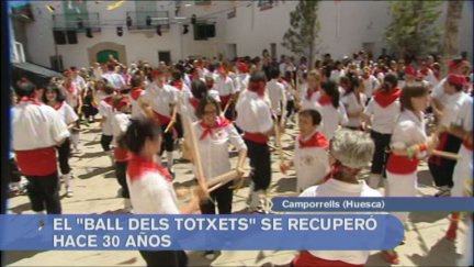El Ball dels Totxets se baila cada 30 de julio en Camporrélls (Huesca), con motivo de la festividad de San Abdón y San Senén. Su origen se remonta al siglo XII, y en 2009 se celebró el 30 aniversario de la recuperación de este baile tradicional.