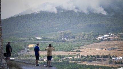 Vista del humo del incendio de La Vall d Uixò desde el Castillo de Onda (Castellón)