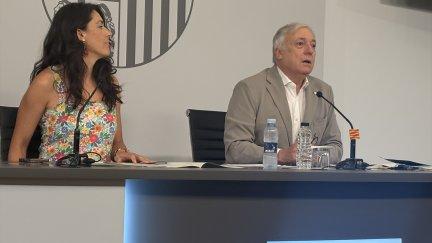 El consejero de Vivienda, Fomento, Logística y Cohesión Territorial, Octavio López, y la directora general de Vivienda, María Pía Canals