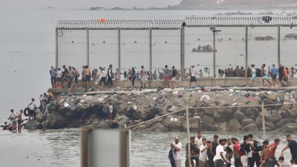 Centenares de migrantes han comenzado a regresar a Marruecos tras acceder irregularmente a Ceuta.