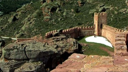 El programa 'Tempero' de Aragón TV dedica un reportaje al castillo de Peracense en junio de 2009./Aragón TV