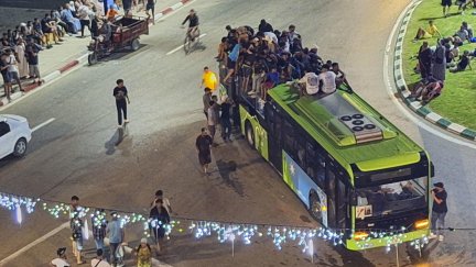 Varios migrantes en las calles Castillejos (Marruecos).