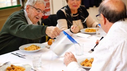 Comedor de mayores en Zaragoza.REMITIDA / HANDOUT por AYUNTAMIENTO DE ZARAGOZAFotografía remitida a medios de comunicación exclusivamente para ilustrar la noticia a la que hace referencia la imagen, y citando la procedencia de la imagen en la firma03/8/2026