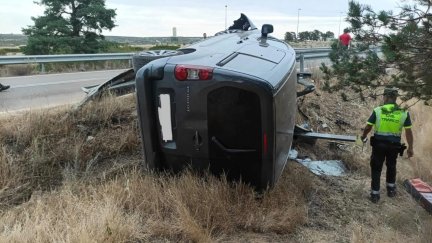 El vehículo ha volcado en el kilómetro 33 de la A-1511.