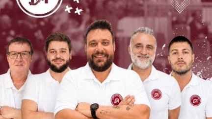 Jordi Capdevila junto al resto de integrantes de su staff renovados por una temporada