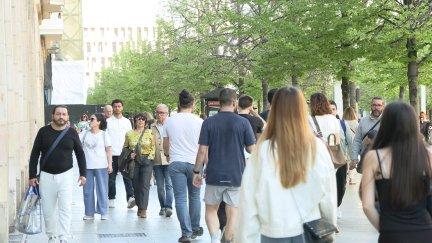 Gente paseando por Zaragoza. EUROPA PRESS06/4/2026