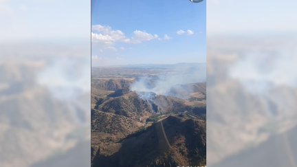 Así se veía este viernes el incendio desde un helicóptero de Infoar.