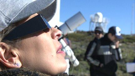 La Organización de Consumidores y Usuarios (OCU) aconseja usar gafas especiales con marcado CE y referencia EN ISO 12312-2:2015 para ver el eclipse solar