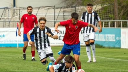 Un momento del partido entre el CD Teruel y el Castellón B