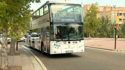 Hasta mediados de agosto hay un recorrido especial de una hora, sin paradas, que permite conocer el atardecer por diferentes punto de la ciudad de Zaragoza