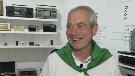 En esta Fiesta del Comercio han querido destacar la trayectoria de Javier Zamora y el trato que ha tenido con hasta tres generaciones de oscenses.