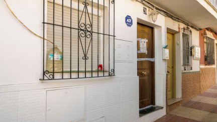 Domicilio donde ha ocurrido el crimen en San Pedro de Alcántara (Marbella), este martes.