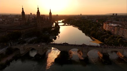 El eclipse oscurece Zaragoza
