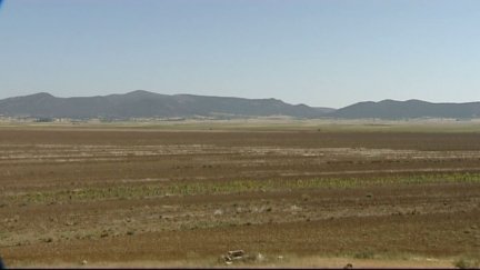 Cada 15 de agosto, en Used, toca tomar una decisión que se repite desde hace siglos: abrir o cerrar las compuertas de la laguna de La Zaida.