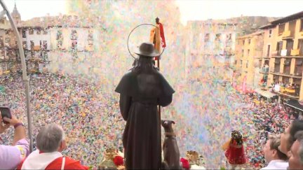 San Roque, co-patrón de Calatayud presenciando el inicio del chupinazo.