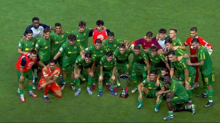 La SD Huesca tras ganar el trofeo ante el Nàstic de Tarragona.