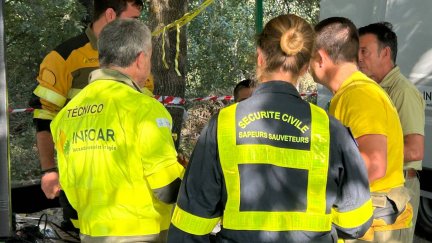 Efectivos de otras comunidades y de Francia han llegado para apoyar en las labores de extinción.
