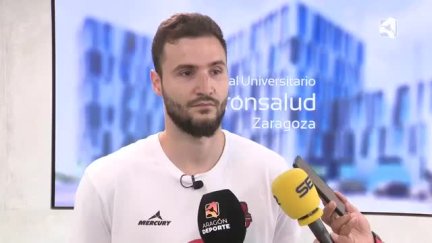 Miguel González atiende a los medios de comunicación