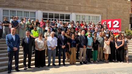En el minuto de silencio en la sede del 112 de Zaragoza han estado presentes el presidente de Aragón, Jorge Azcón, el consejero de Medio Ambiente y Turismo, Luis Biendicho, así como representantes de las Cortes de Aragón, entre otros.