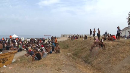 Migrantes en la frontera entre Ceuta y Marruecos
