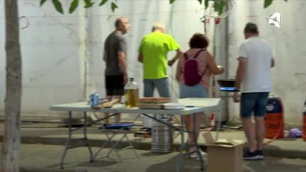 Voluntarios que trabajan en el incendio de Las Peñas de Riglos
