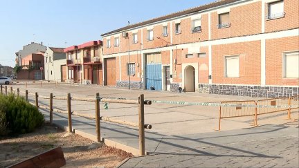 Seis viviendas han resultado afectadas en el incendio del taller de Calatorao (Zaragoza).