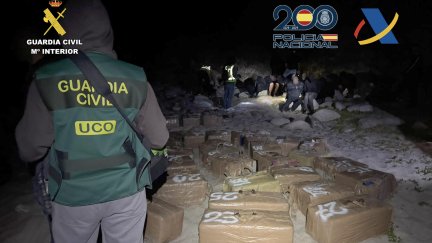 La Guardia Civil,durante una operación desarrollada junto a la Policía Nacional y el Servicio de Vigilancia Aduanera.