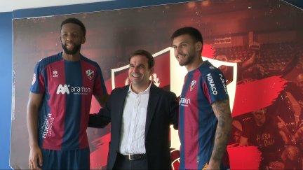 Yann Kembo y Mario García en su presentación junto a Javier Sanz de Arce