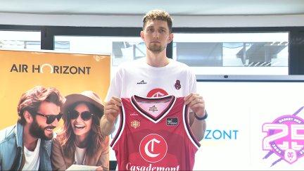 Laurynas Birutis en su presentación con el Casademont Zaragoza