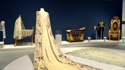 La Galería de Colecciones Reales, en Madrid, reúne una exposición de tejidos y bordados de la monarquía española.