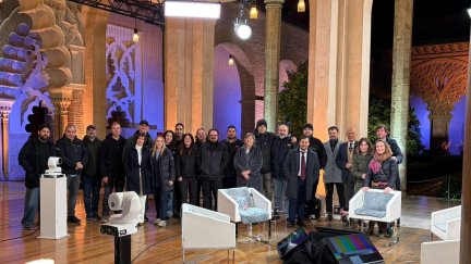 Parte del equipo que participó en el despliegue del plató instalado en La Aljafería