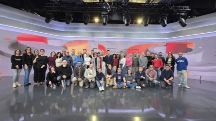 Foto de familia en el plató tras el especial Noche electoral 8F