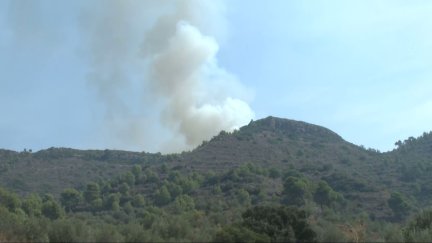 El fuego avanza por hasta tres frentes distintos