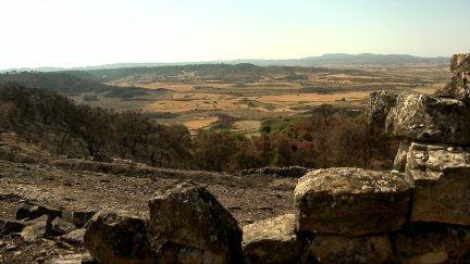 Los restos de esta línea defensiva han pasado décadas enterrados entre la maleza