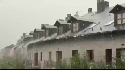 Granizo en Benasque . / Marcos Liminiana