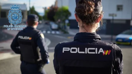La Policía Nacional detiene a un hombre por abusar de su hija menor de edad.