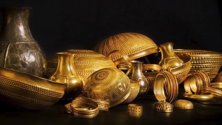 El Tesoro de Villena, uno de los conjuntos más valiosos de la Edad de Bronce en Europa y que alberga el museo de esta localidad alicantina (MUVI), ha sido robado la madrugada de este jueves.
