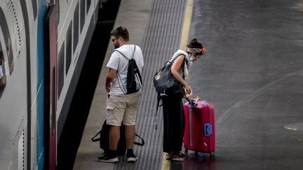 Viajeros en la Estación de Madrid - Puerta de Atocha - Almudena Grandes