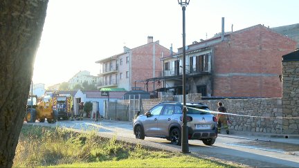 La Guardia Civil investiga las causas del incendio que dejó dos muertos en un bar de Cedrillas (Teruel).